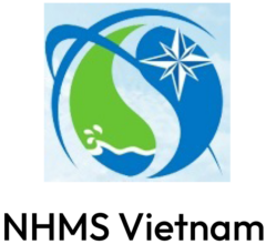 Logotipo de NHMS Vietnam con un diseño estilizado de yin-yang verde y azul con una estrella de brújula y ondas, que representan el equilibrio y la navegación.