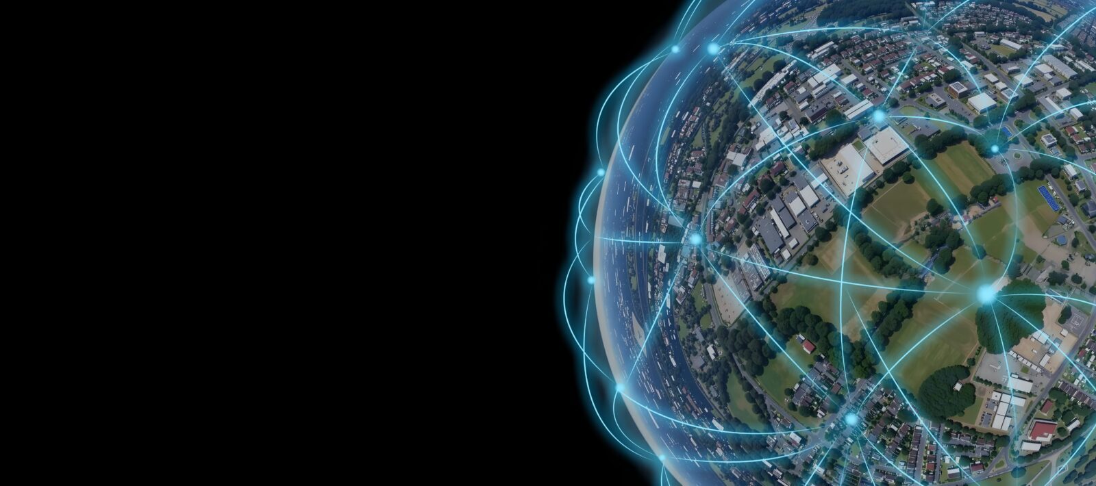 Una vista parcial de la Tierra a la derecha, superpuesta con líneas y nodos de red de color azul brillante, que simbolizan la conectividad digital global. La parte izquierda de la imagen tiene un fondo negro liso.
